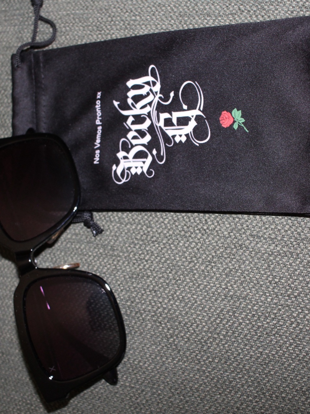 Quay Becky G Black Sunglasses Pouch with Red Rose Print